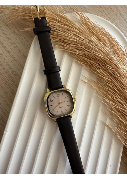 Retro Minimal Deri Kordon Vintage Kadın Kol Saati fırsatları