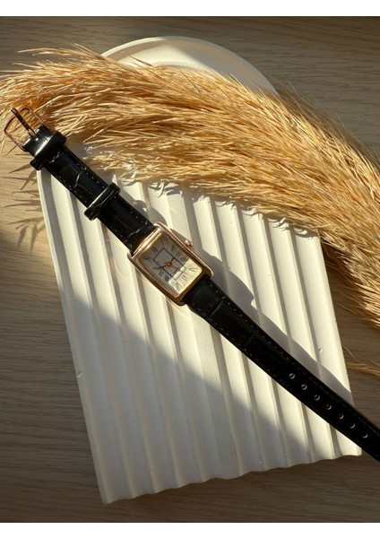 Retro Minimal Deri Kordon Vintage Kadın Kol Saati