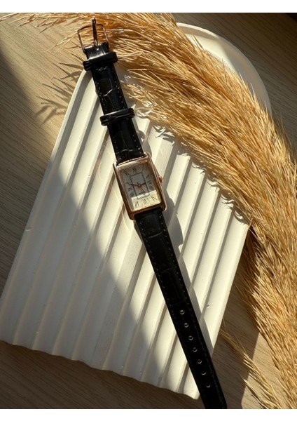 Retro Minimal Deri Kordon Vintage Kadın Kol Saati fırsatları