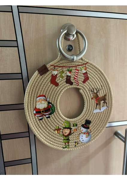 El Yapımı Baskı Detaylı Bej Yılbaşı Yeni Yıl Kapı Süsü Doğal ve Şık Tasarım Jüt Kapı Aksesuarı