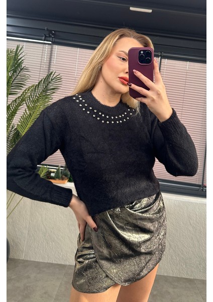 Yaka Gümüş Işleme Detaylı Siyah Yumoş Kazak fiyatları