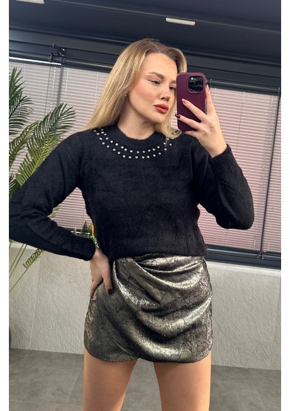 Yaka Gümüş Işleme Detaylı Siyah Yumoş Kazak fırsatları