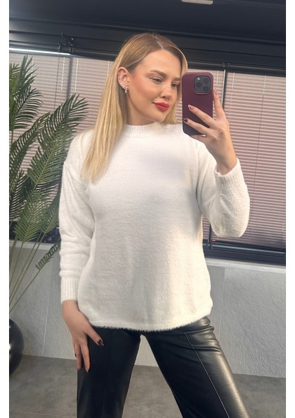 Beyaz Bisiklet Yaka Yumoş Kazak