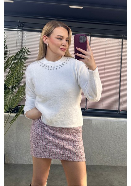 Yaka Gümüş Işleme Detaylı Beyaz Yumoş Kazak indirimleri