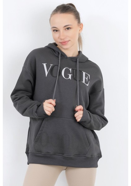 Kadın Vogue Nakışlı Kapüşonlu Kanguru Cepli Oversize Sweatshirt Füme - 2524