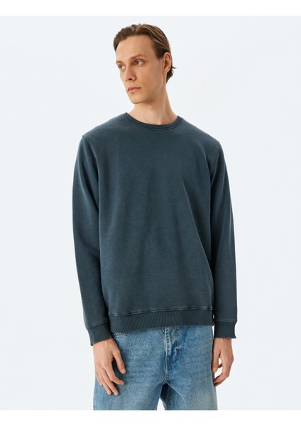 Bisiklet Yaka Uzun Kollu Şardonlu Pamuk Karışımlı Yıkamalı Basic Sweatshirt