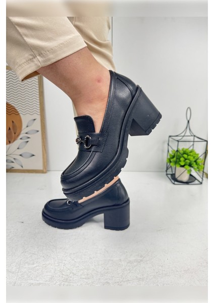 Günlük Kadın Loafer Tokalı Klasik Kalın Topuklu Tırtıklı Tabanlı Oval Burunlu Makosen Ayakkabı 76706