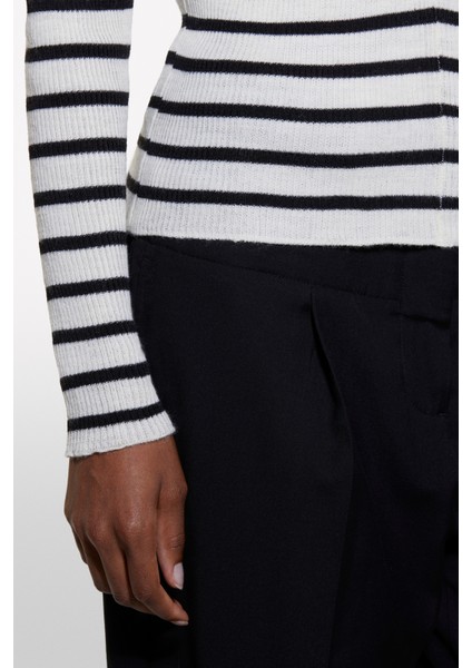 Sisley Yün Karışımlı Çizgili Önü Arkası V Yaka Kazak Kadın Siyah Mix Kazak - 324A109ZL4011 indirimleri