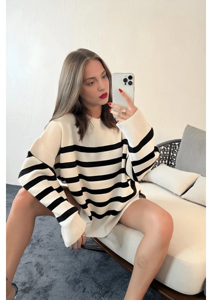 Beyaz Oversize Çizgili Bisiklet Yaka Triko Kadın Kazak fiyatları