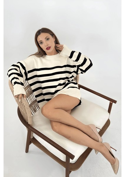 Beyaz Oversize Çizgili Bisiklet Yaka Triko Kadın Kazak modelleri