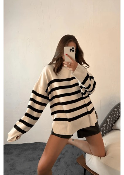 Beyaz Oversize Çizgili Bisiklet Yaka Triko Kadın Kazak fırsatları