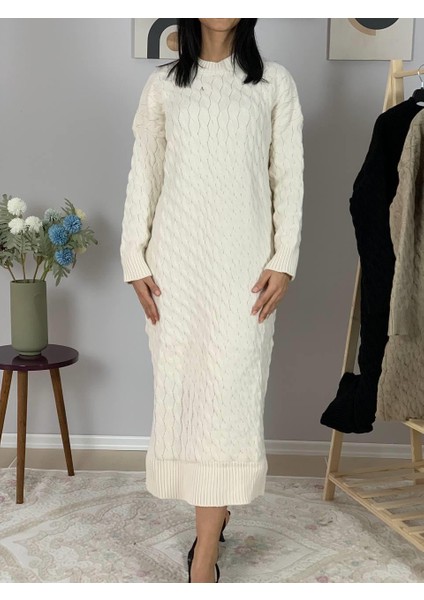 Bsiklet Yaka Saç Örgülü Triko Midi Elbise (Beyaz) fırsatları