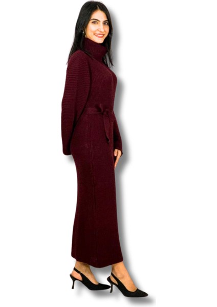 Uzun Kollu Balıkçı Yaka Kemer Detaylı Triko Rahat Kesim Midi Elbise (Bordo)