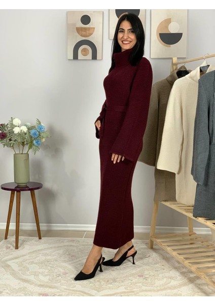 Uzun Kollu Balıkçı Yaka Kemer Detaylı Triko Rahat Kesim Midi Elbise (Bordo) fiyatları