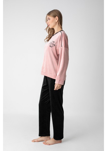 Kadife Yazı Detaylı Pijama Takımı fırsatları