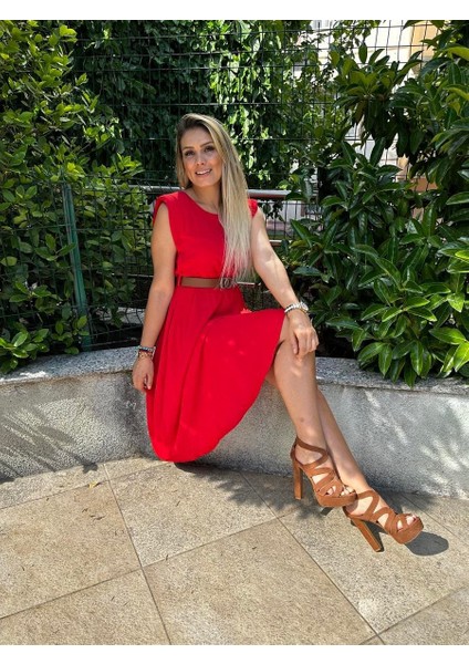 Vatkalı Kemerli Kloş Midi Elbise modelleri