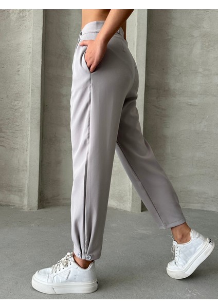 Kadın Pileli Paçası Düğmeli Pantolon