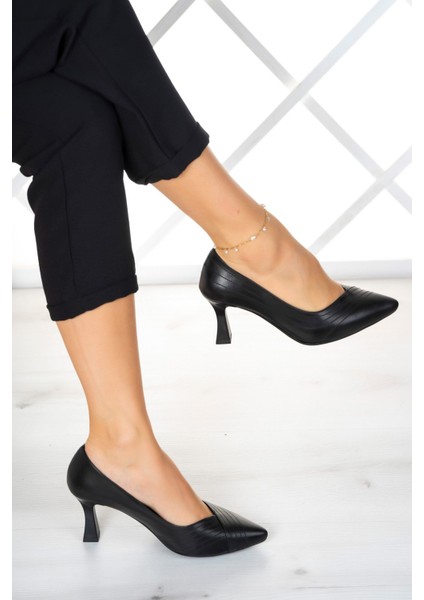 Farah Siyah Topuklu Klasik Ayakkabı