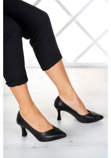 Farah Siyah Topuklu Klasik Ayakkabı fiyatları