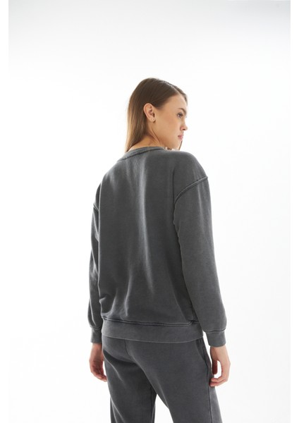 Kadın /yuvarlak Yaka/ Uzun Kol /ön Aplikeli /yıkamalı Vintage Efekt Sweatshirt