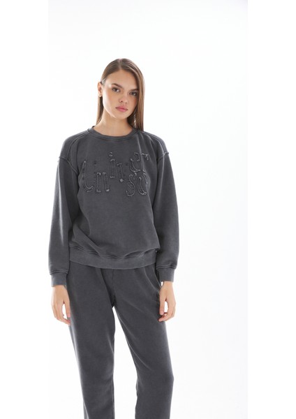 Kadın /yuvarlak Yaka/ Uzun Kol /ön Aplikeli /yıkamalı Vintage Efekt Sweatshirt fiyatları