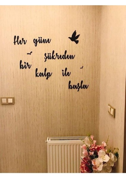 Her Güne Şükreden Bir Kalp ile Başla Ahşap Duvar Yazısı