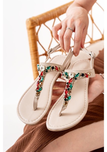 152-1110 Bej Multi Taşlı Parmak Arası Kadın Sandalet fiyatları