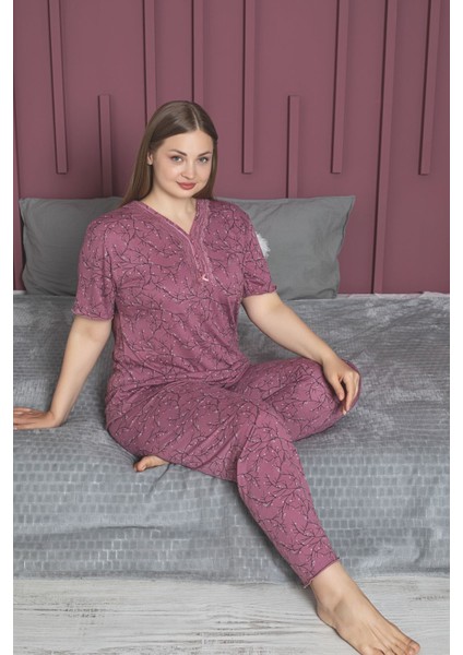 Kadın Büyük Beden Desenli Yakası Dantelli Düğmeli Kısa Kollu Bambu Pijama Takımı