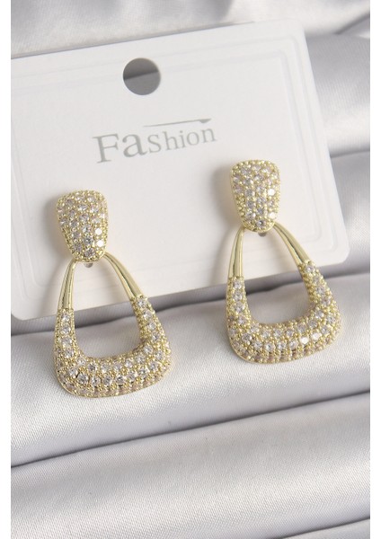 Pirinç Gold Renk Zirkon Taşlı Sallantı Üçgen Model Kadın Küpe