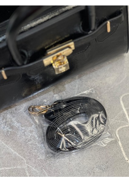 Kilit Aksesuar Detaylı '' Orta Boy '' Kadın El- Omuz Çantası modelleri