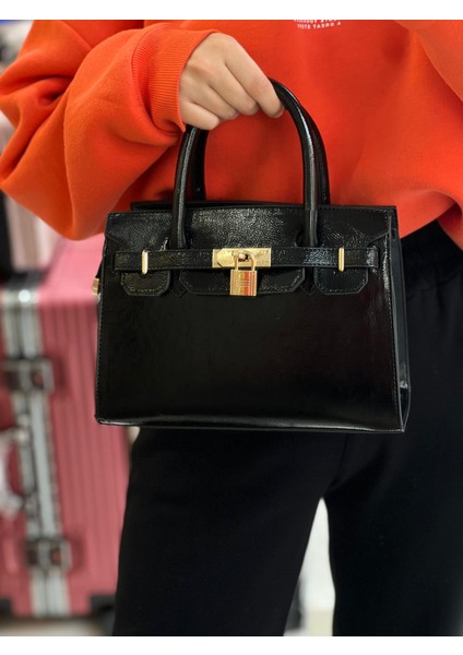 Kilit Aksesuar Detaylı '' Orta Boy '' Kadın El- Omuz Çantası fırsatları