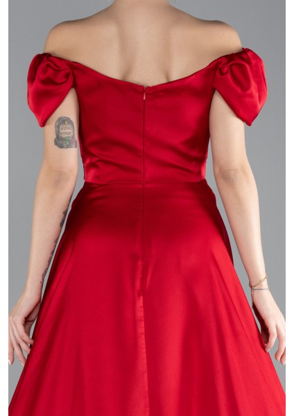 Kayık Yaka Yırtmaçlı Uzun Saten Abiye Elbise ABU4508 fırsatları