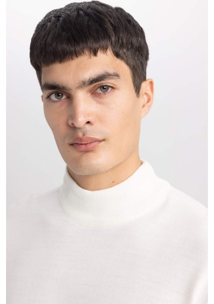 Erkek Ekru Slim Fit Dar Kesim Basic Düz Akrilik Kazak B7851Axns