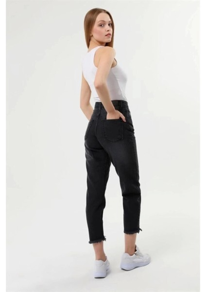 Kadın Slim Fit Mom Jean Taşlanmış Füme