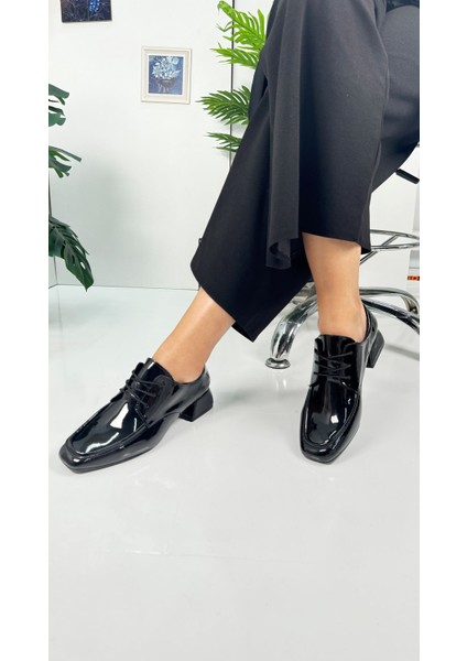 Günlük Kadın Loafer Topuklu Toka ve Dikiş Detaylı Bağcıklı Küt Burunlu Ayakkabı 1500