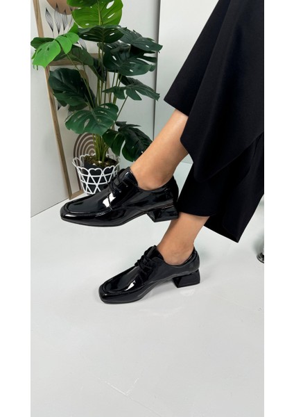 Günlük Kadın Loafer Topuklu Toka ve Dikiş Detaylı Bağcıklı Küt Burunlu Ayakkabı 1500 fiyatları