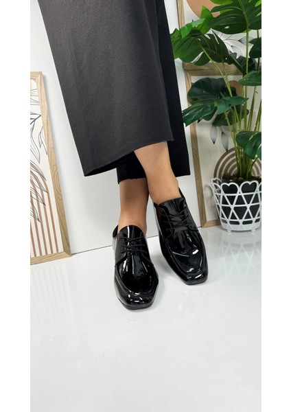 Günlük Kadın Loafer Topuklu Toka ve Dikiş Detaylı Bağcıklı Küt Burunlu Ayakkabı 1500 indirimleri