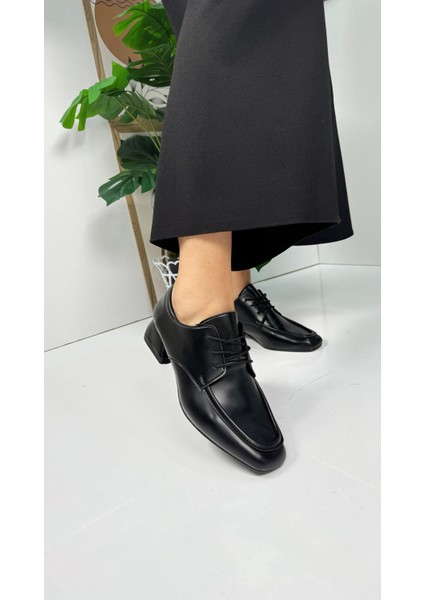 Günlük Kadın Loafer Topuklu Toka ve Dikiş Detaylı Bağcıklı Küt Burunlu Ayakkabı 1500 fiyatları