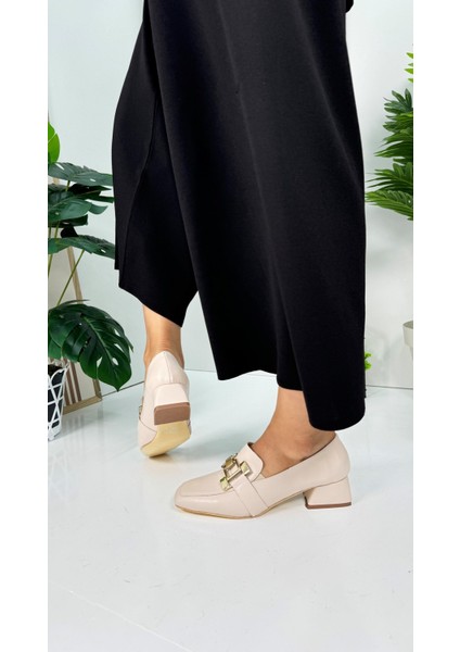 Günlük Kadın Loafer Topuklu Toka ve Dikiş Detaylı Bağcıklı Küt Burunlu Ayakkabı 700 fırsatları