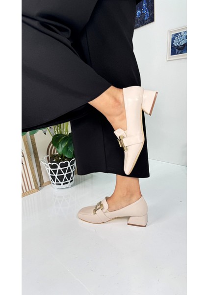 Günlük Kadın Loafer Topuklu Toka ve Dikiş Detaylı Bağcıklı Küt Burunlu Ayakkabı 700 indirimleri