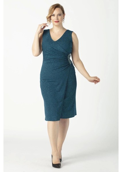 8005 Petrol Simli Esnek Kumaş Beli Işlemeli Büyük Beden Elbise