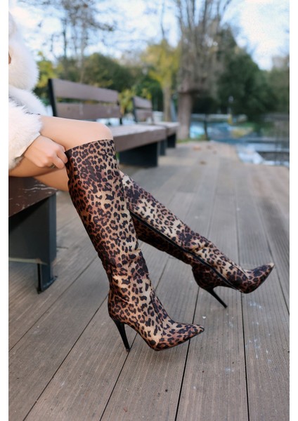Sonia Ince Topuklu Sivri Burun Yandan Fermuarlı Kadın Leopar Desen Saten Çizme SONIA-7719 modelleri