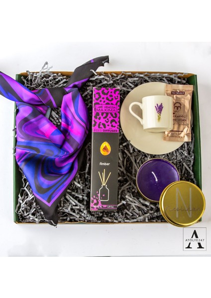 Kişiye Özel Hediye Seti- Mor Desenli Fular - Lavanta Desenli Kahve Fincanı - Oda Kokusu - Mor Metal Mum - Mehmet Efendi Türk Kahvesi