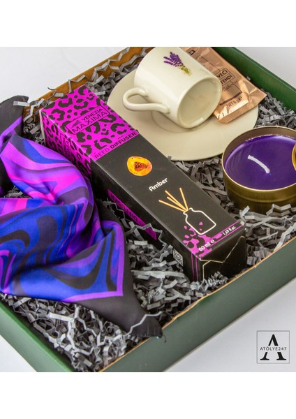 Kişiye Özel Hediye Seti- Mor Desenli Fular - Lavanta Desenli Kahve Fincanı - Oda Kokusu - Mor Metal Mum - Mehmet Efendi Türk Kahvesi fiyatları