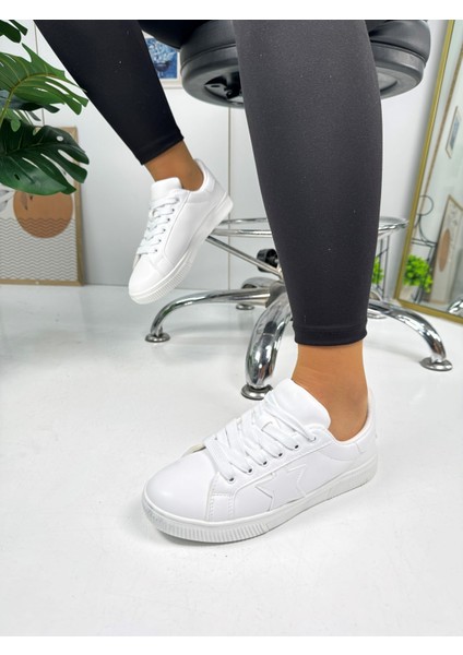 Günlük Kadın Sneaker Bağcıklı Yıldız Detaylı Tırtıklı Taban Oval Burunlu Rahat Spor Ayakkabı 602