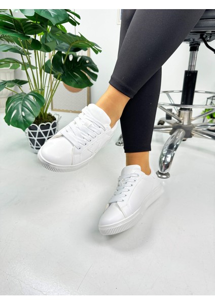 Günlük Kadın Sneaker Bağcıklı Yıldız Detaylı Tırtıklı Taban Oval Burunlu Rahat Spor Ayakkabı 602 fiyatları