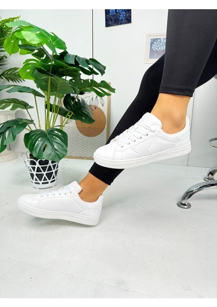Günlük Kadın Sneaker Bağcıklı Yıldız Detaylı Tırtıklı Taban Oval Burunlu Rahat Spor Ayakkabı 602 fırsatları