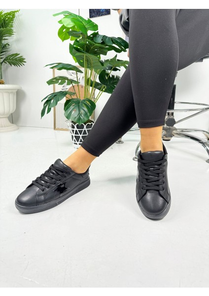 Günlük Kadın Sneaker Bağcıklı Yıldız Detaylı Tırtıklı Taban Oval Burunlu Rahat Spor Ayakkabı 602