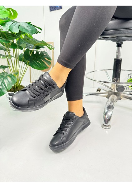 Günlük Kadın Sneaker Bağcıklı Yıldız Detaylı Tırtıklı Taban Oval Burunlu Rahat Spor Ayakkabı 602 modelleri