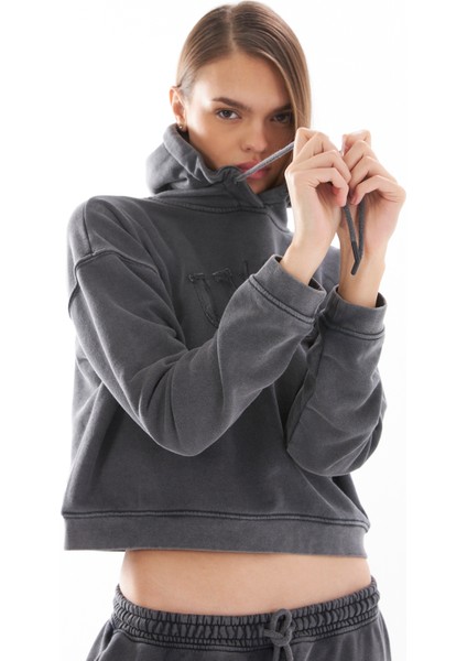 Kadın/kapüşonlu /uzun Kol /yıkama Efektli /ön Aplike Nakışlı /crop Sweatshirt fiyatları